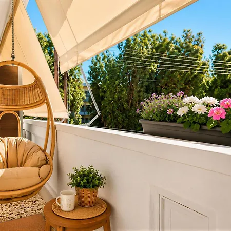 Boho With Balcony Swing Near Center Διαμέρισμα *