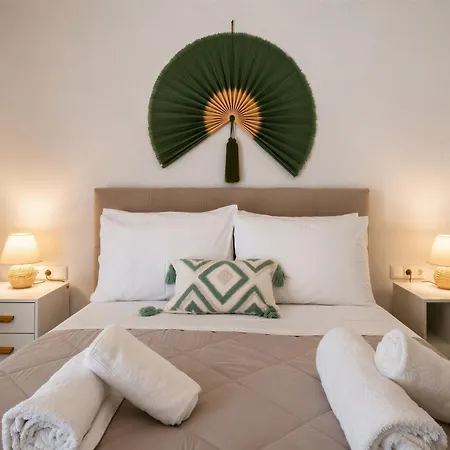 Boho With Balcony Swing Near Center *